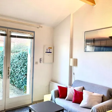 House In Private , And Pool Access *