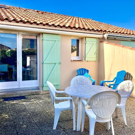 House In Private , And Pool Access 度假居