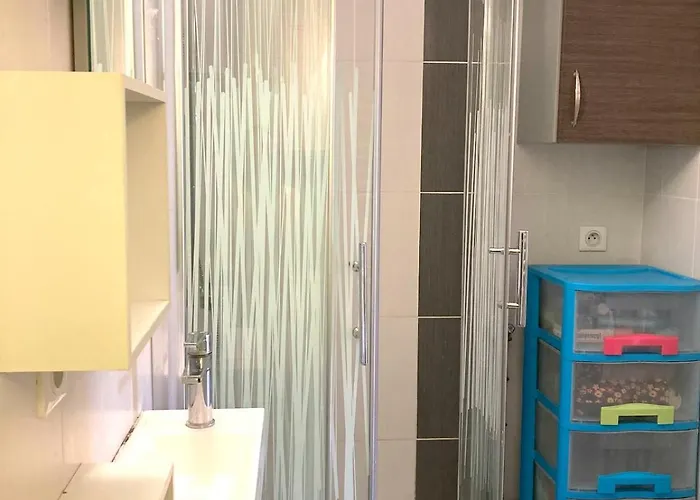 House In Private , And Pool Access *