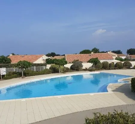 House In Private , And Pool Access *